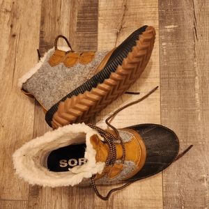 Sorel Womens Classic Boot, Size 5.5